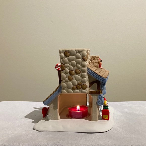Santa’s Workshop candle holder - Picture 4 of 6